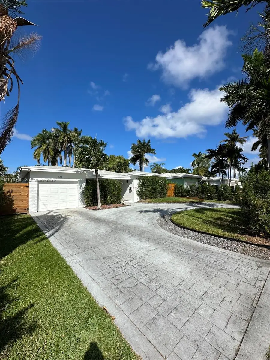 935 Lincoln St, Hollywood, FL 33019 - #1
