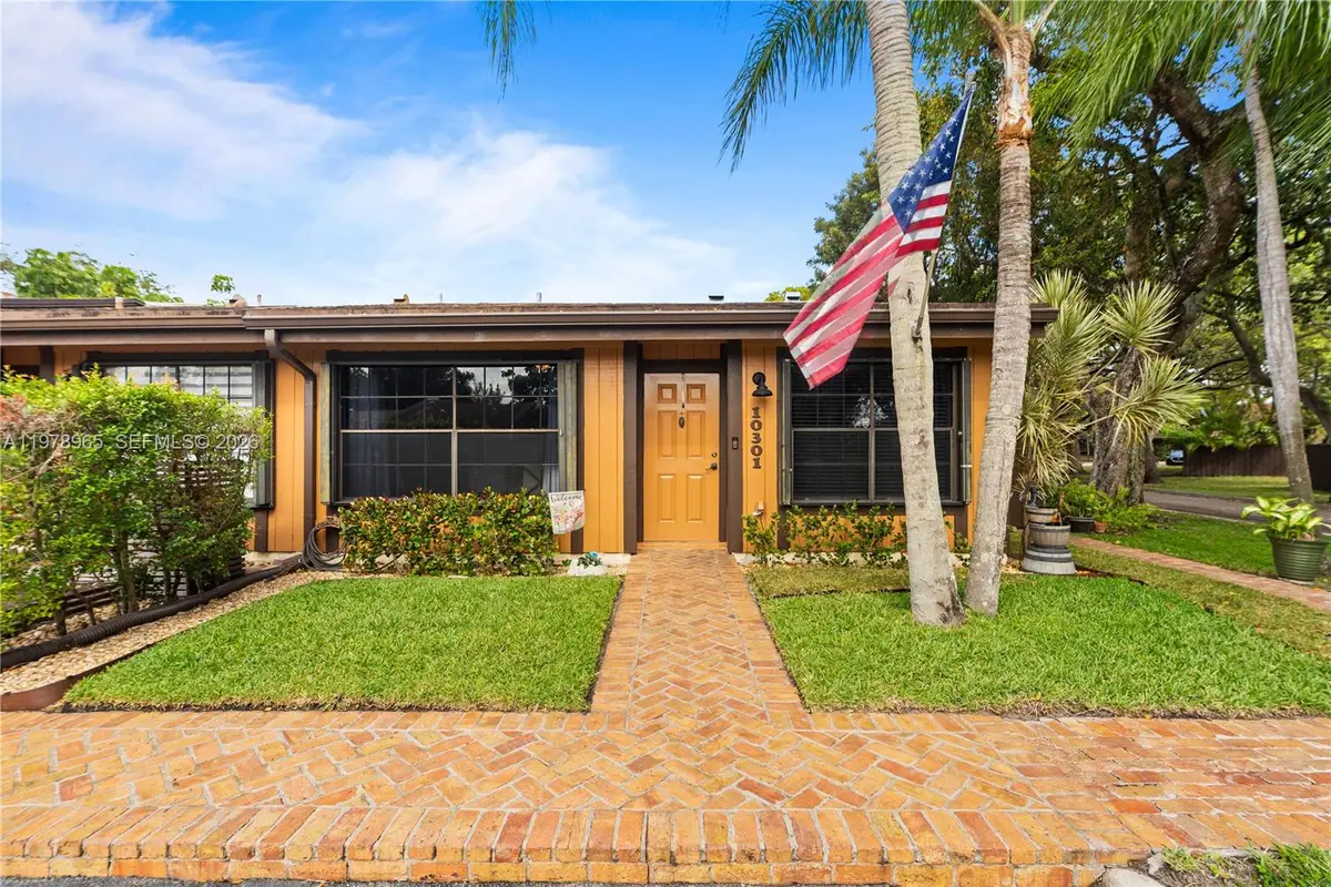 10301 Laurel Ct, Pembroke Pines, FL 33026 - #1
