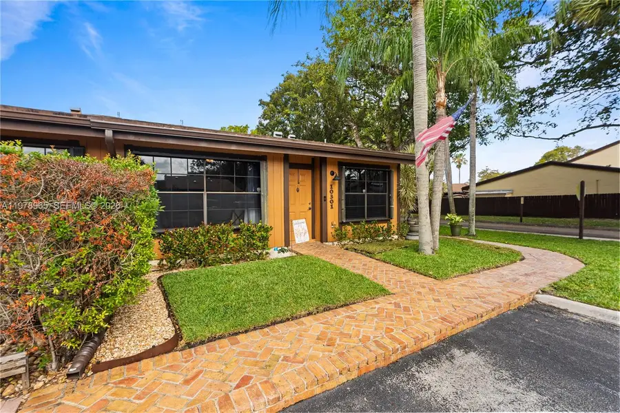 10301 Laurel Ct, Pembroke Pines, FL 33026 - #3