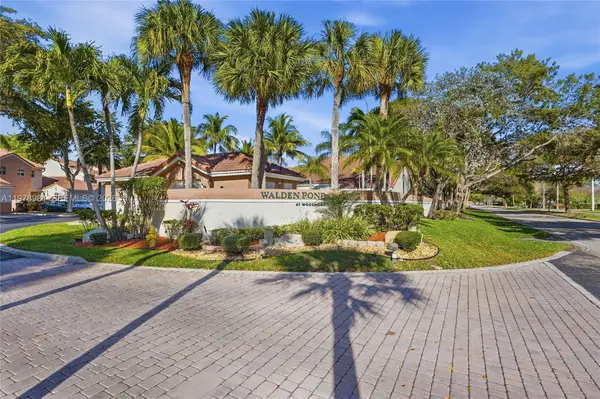 8249 NW 70th St, Tamarac, FL 33321