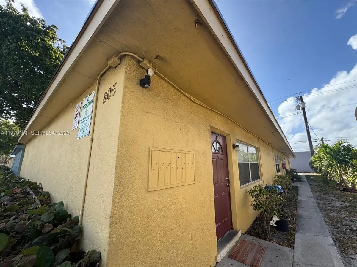 805 S H St, Lake Worth, FL 33460 - #1