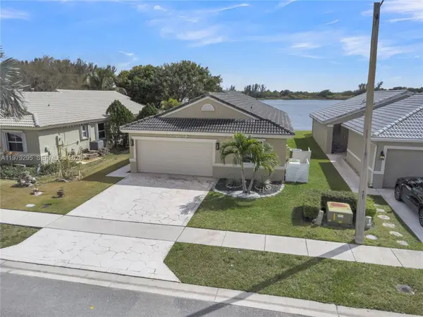 9900 S Grand Duke Cir, Tamarac, FL 33321