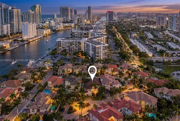 822 Meridian Ln, Hollywood, FL 33019