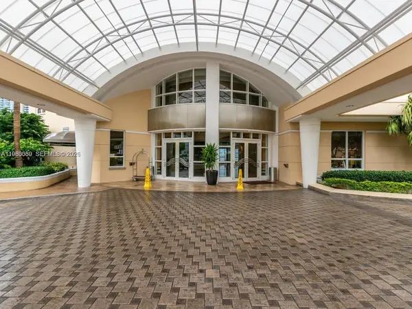 848 Brickell Key Dr #1201, Miami, FL 33131