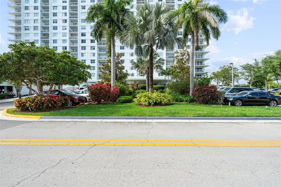 500 Bayview Dr #325, Sunny Isles Beach, FL 33160 - #3