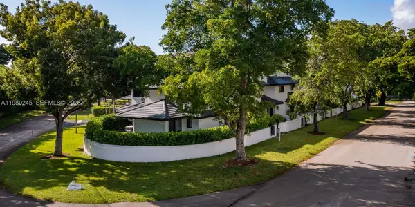 5750 Turin St #206, Coral Gables, FL 33146