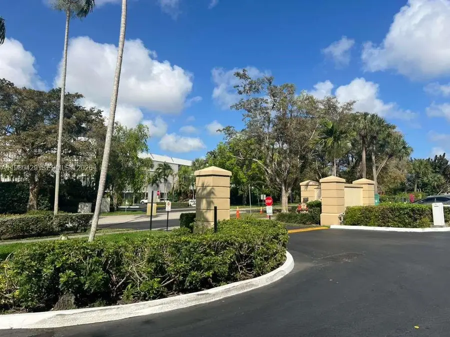 800 NE 195th St #501, Miami, FL 33179 - #3