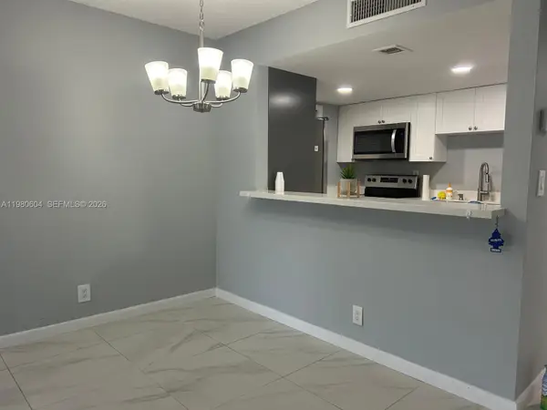 230 Lakeview Dr #209, Weston, FL 33326