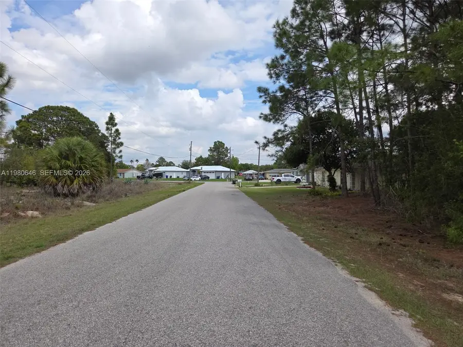 655 Lynn Dr, Lake Placid, FL 33852 - #3