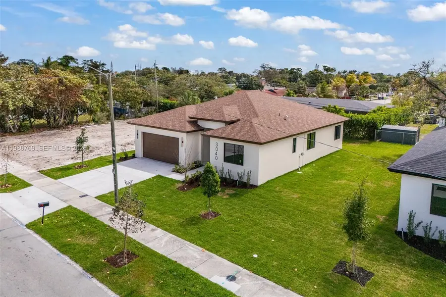 3040 NW 24th St, Fort Lauderdale, FL 33311 - #2