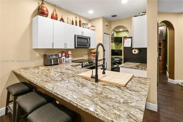 6037 SW 19th St, North Lauderdale, FL 33068