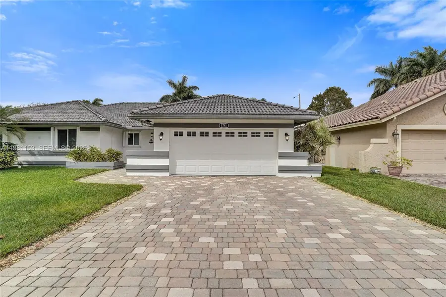 1741 W Oak Knoll Cir, Davie, FL 33324 - #3