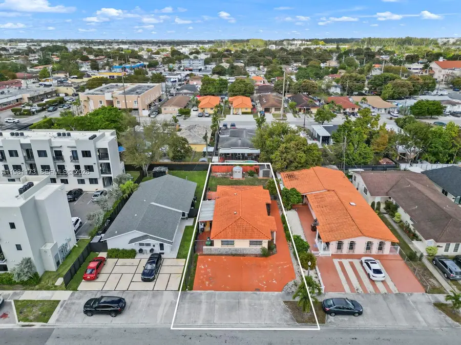 27 E 12th St, Hialeah, FL 33010 - #2