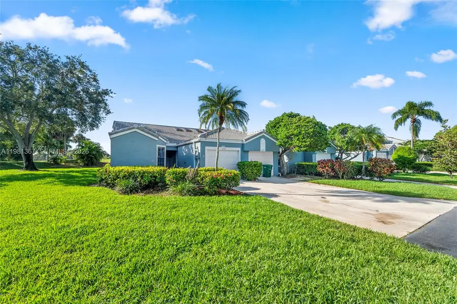 8220 Waterford Ln, Tamarac, FL 33321 - #3