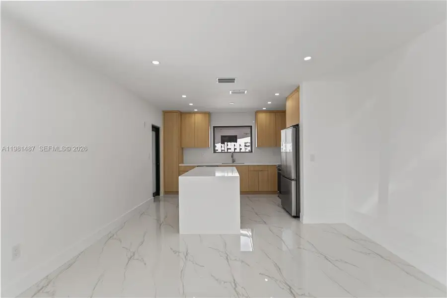 921 W 50th Pl, Hialeah, FL 33012 - #2