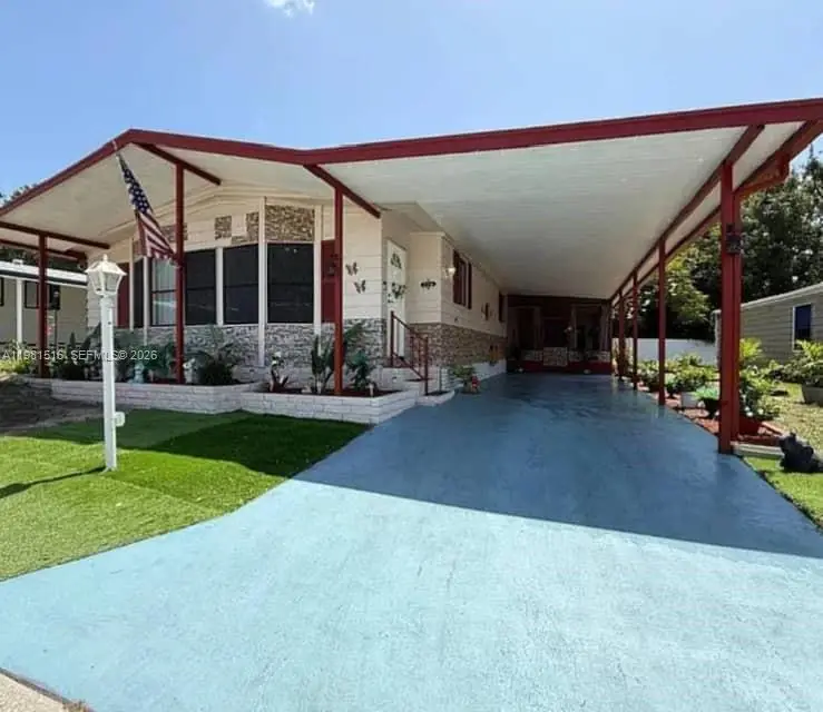 215 Laurelcrest Cir Valrico, Valrico, FL 33594 - #1