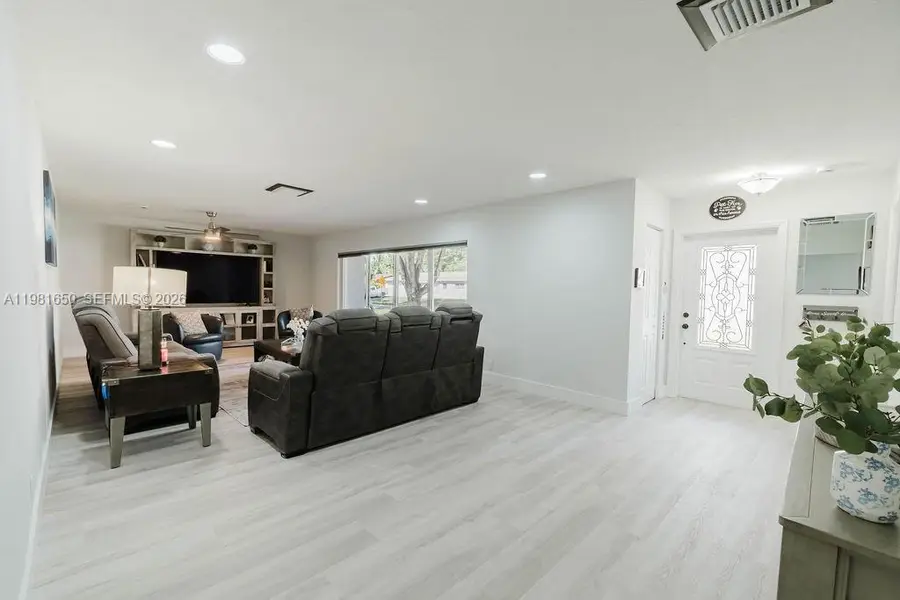 1710 NW 106th Ter, Pembroke Pines, FL 33026 - #3