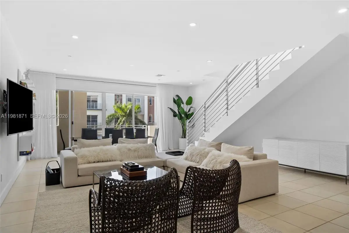 1034 NE 18th Ave #205, Fort Lauderdale, FL 33304 - #1