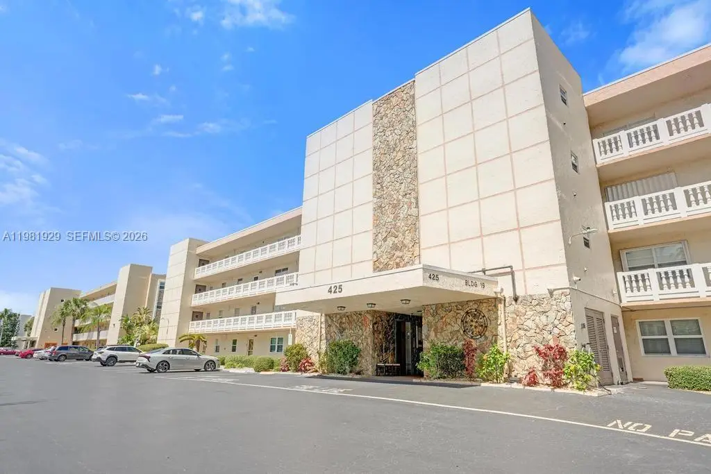 425 SE 11th Ter #204, Dania Beach, FL 33004 - #1