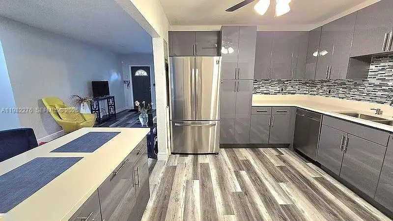 521 E Evanston Cir, Fort Lauderdale, FL 33312 - #3