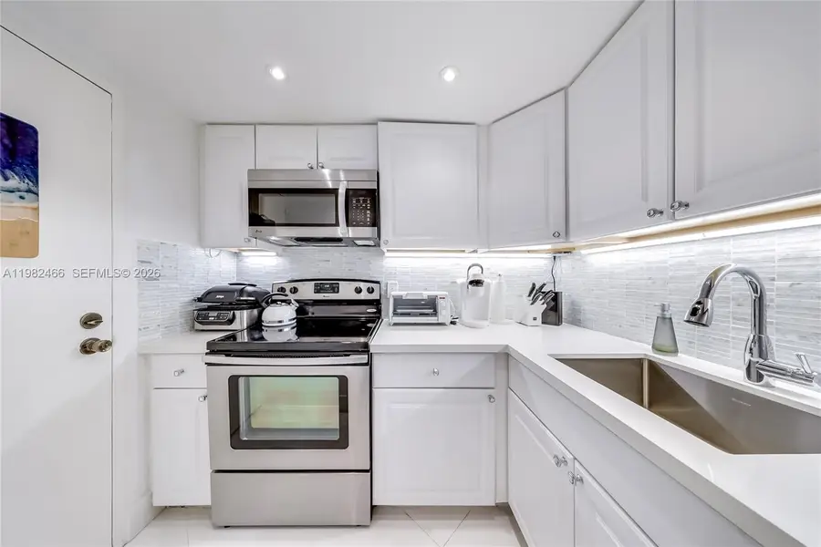 800 West Ave #605, Miami Beach, FL 33139 - #3