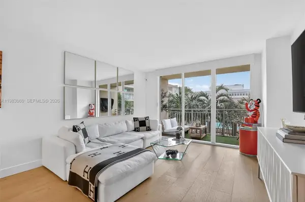 99 SE Mizner Blvd #824, Boca Raton, FL 33432