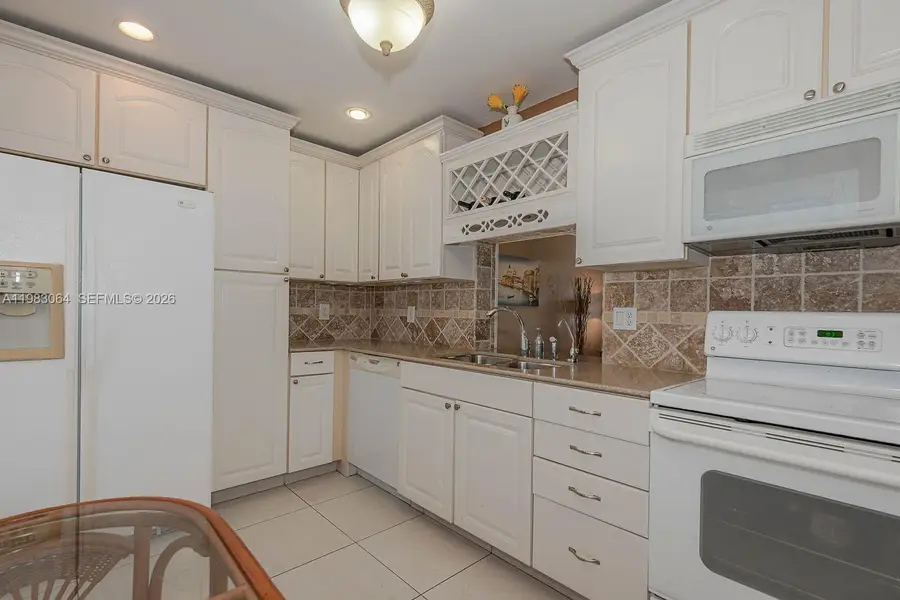 4270 NW 40th St #201, Lauderdale Lakes, FL 33319 - #3