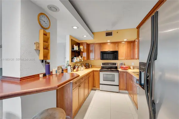 919 Hillcrest Dr #704, Hollywood, FL 33021