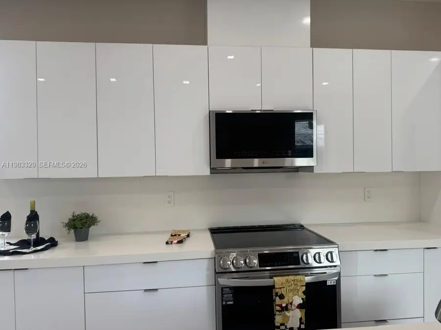 1028 NW 8th Ave, Fort Lauderdale, FL 33311 - #2