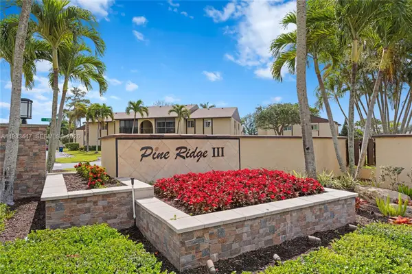 339 Pine Ridge Cir #D-1, Green Acres, FL 33463