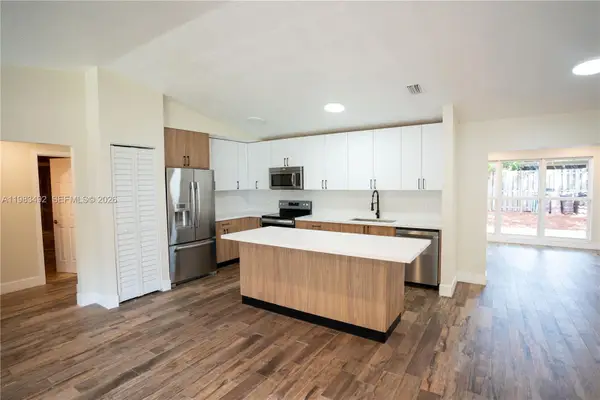 8915 NW 26th Ct, Coral Springs, FL 33065