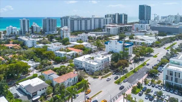 2463 Pine Tree Dr #PH, Miami Beach, FL 33140