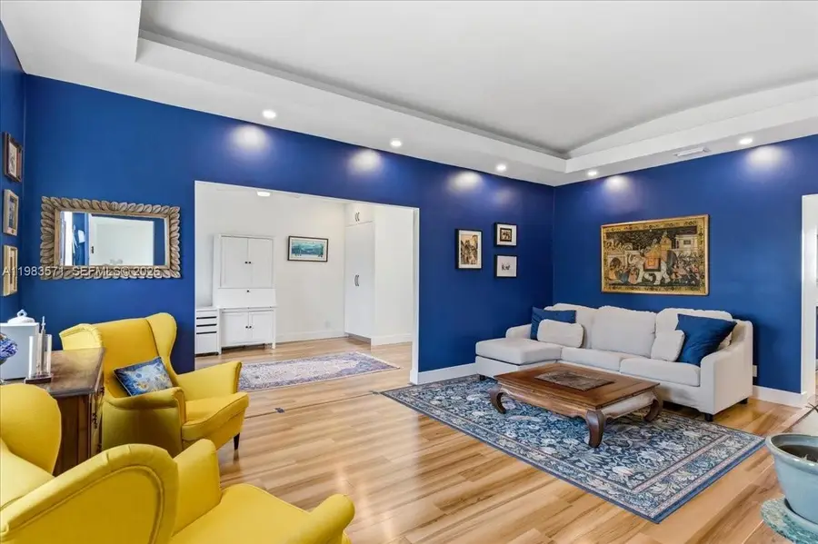 2463 Pine Tree Dr #PH, Miami Beach, FL 33140 - #3