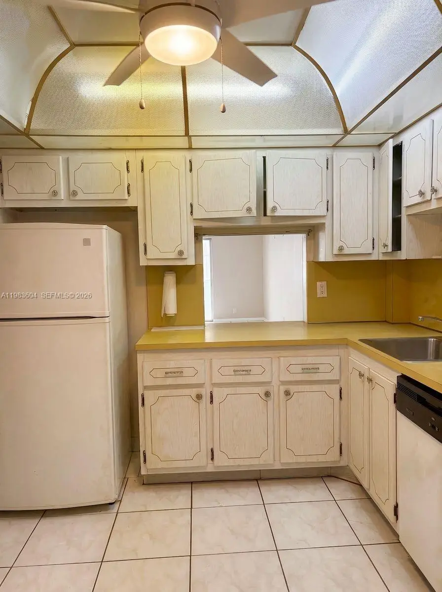 410 SE 2nd St #102, Hallandale Beach, FL 33009 - #3