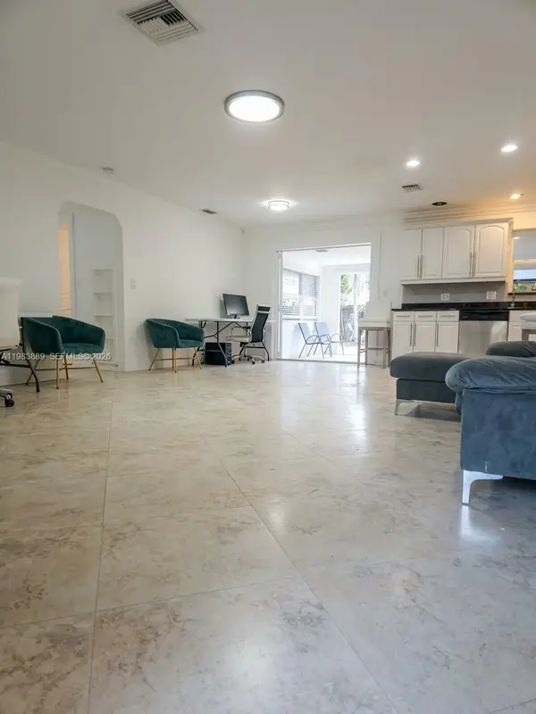 804 NE 2nd St, Hallandale Beach, FL 33009