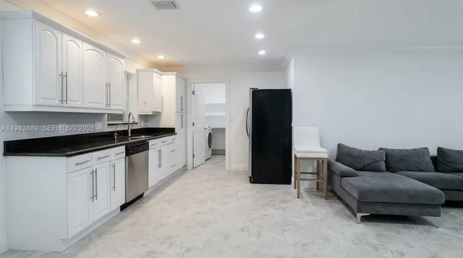 804 NE 2nd St, Hallandale Beach, FL 33009 - #3