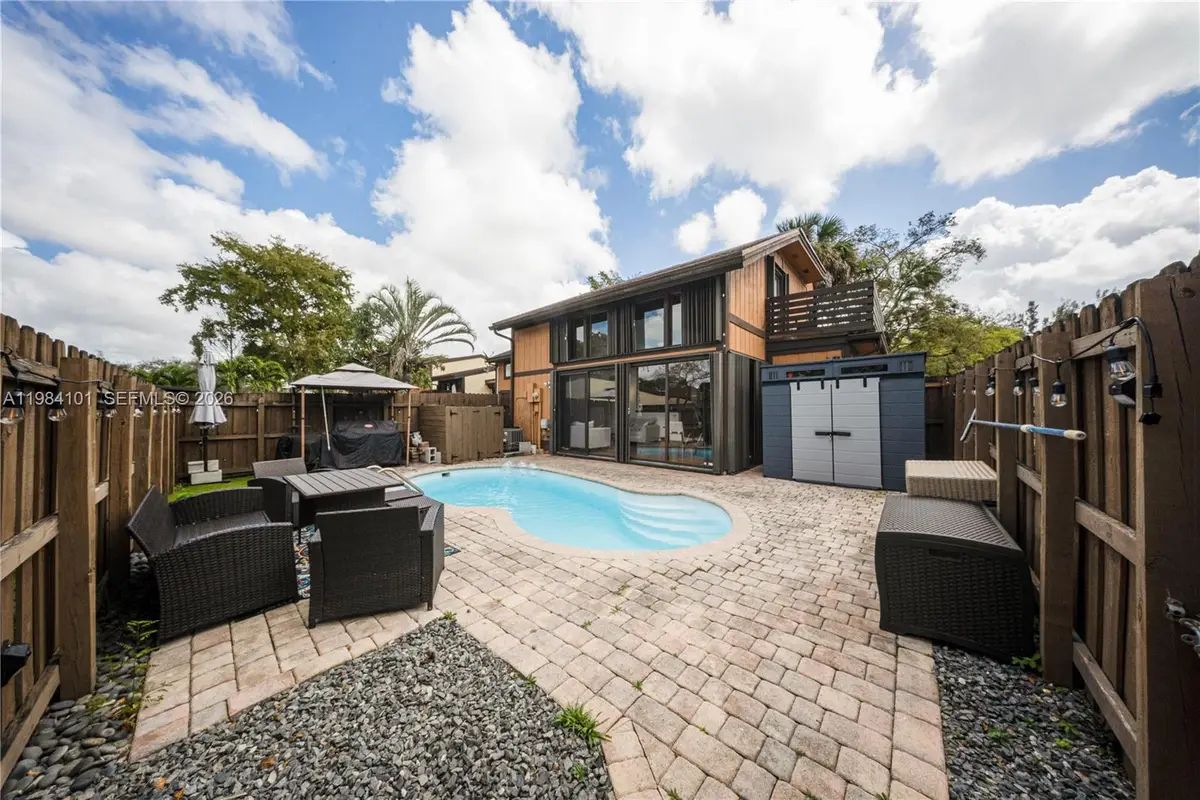 10141 Woodbury Ct, Pembroke Pines, FL 33026 - #1