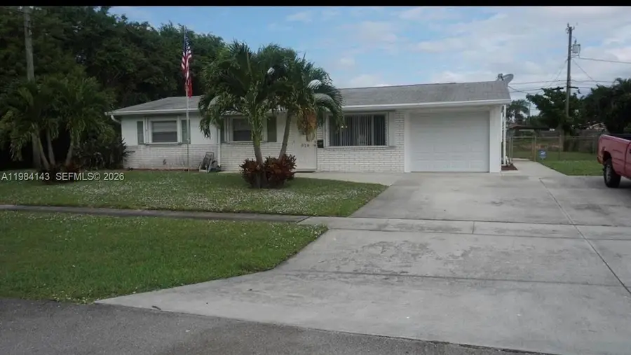 328 Riverdale Rd, Palm Springs, FL 33461 - #2