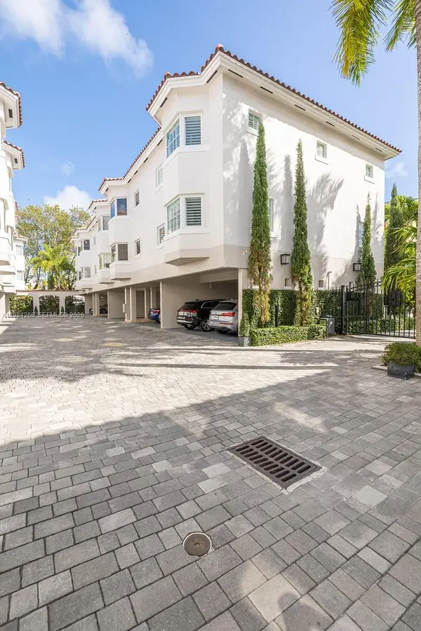 261 Navarre Ave #B-1, Coral Gables, FL 33134
