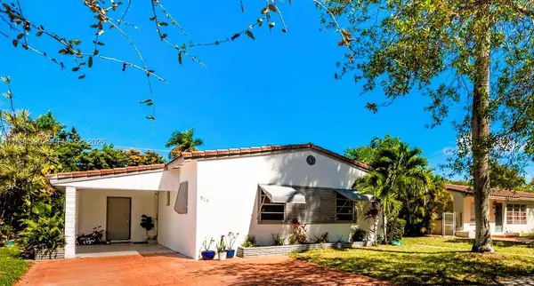 913 NE 4th St, Hallandale Beach, FL 33009