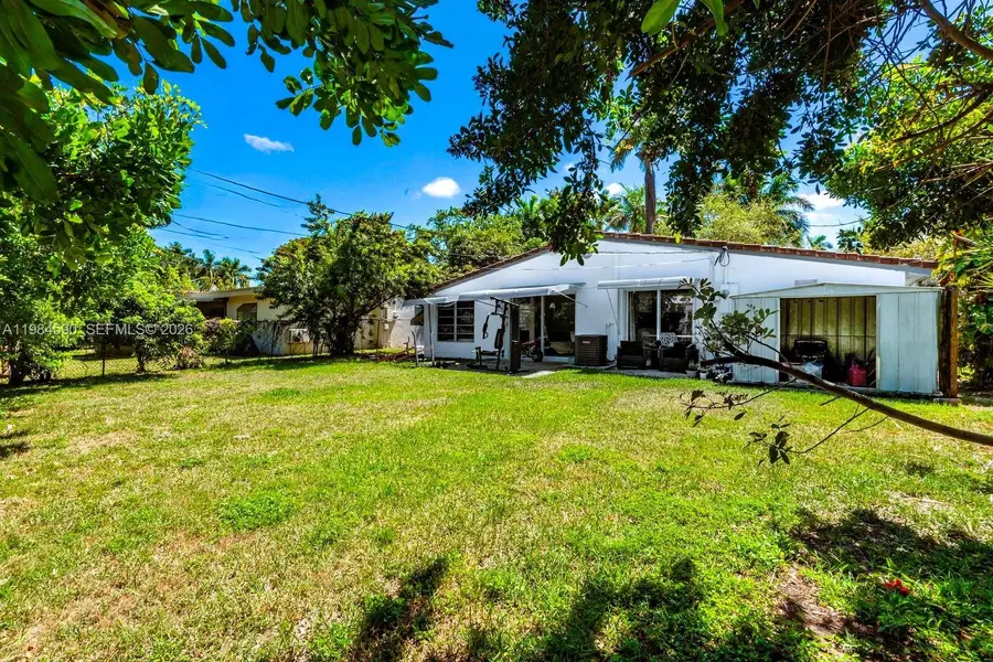 913 NE 4th St, Hallandale Beach, FL 33009 - #3