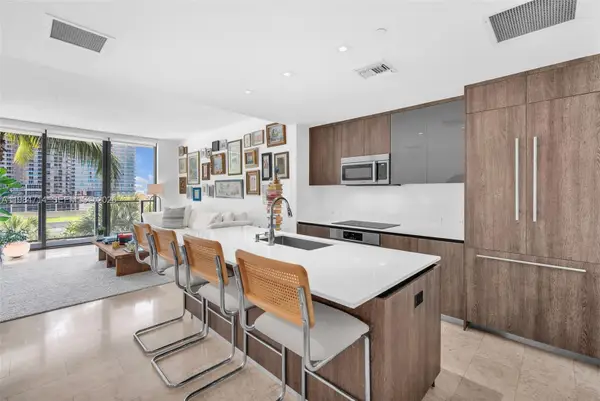 68 SE 6th St #806, Miami, FL 33131