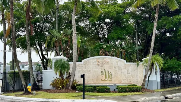 155 NW 96th Ter #2-201, Pembroke Pines, FL 33024