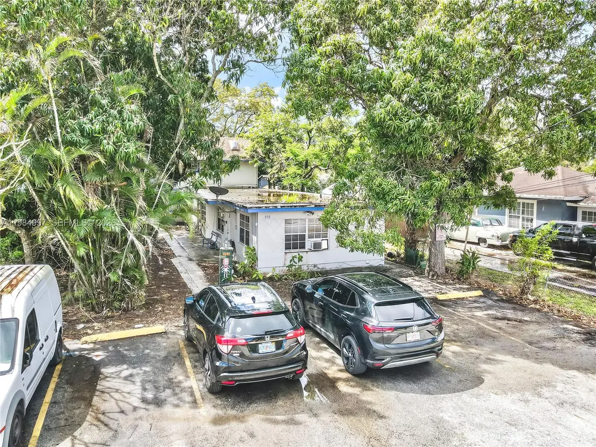 898 NE 39th St, Oakland Park, FL 33334 - #1