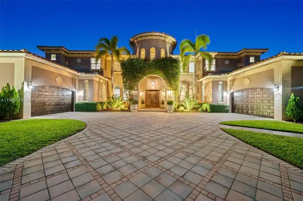 12821 Kapok Ln, Davie, FL 33330