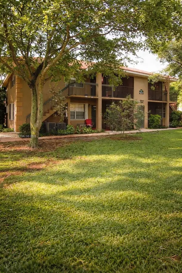 10480 NW 8th St #201, Pembroke Pines, FL 33026