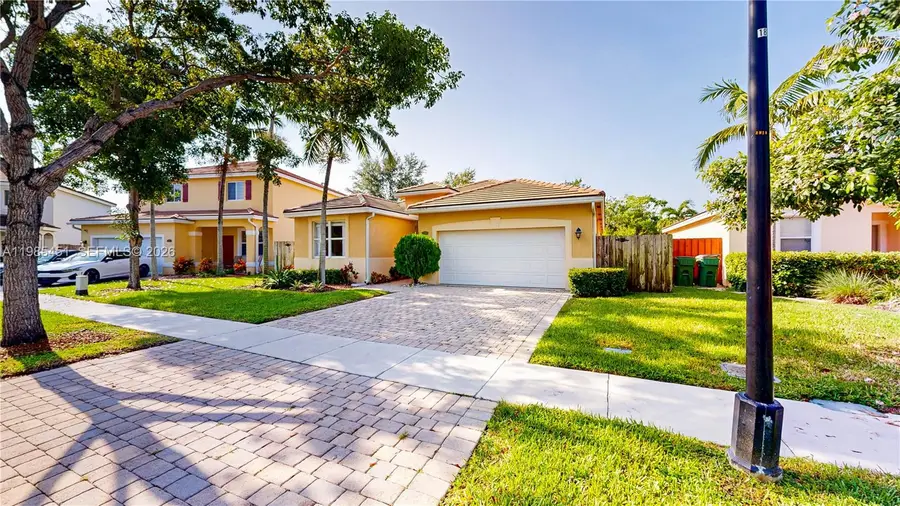 3090 SE 7th Ct, Homestead, FL 33033 - #2