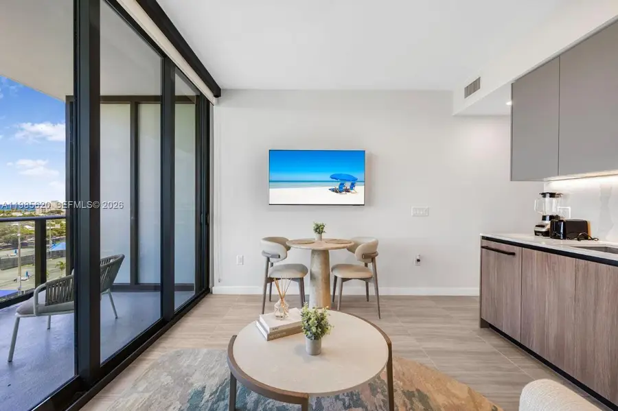 580 72nd St #613, Miami Beach, FL 33141 - #3