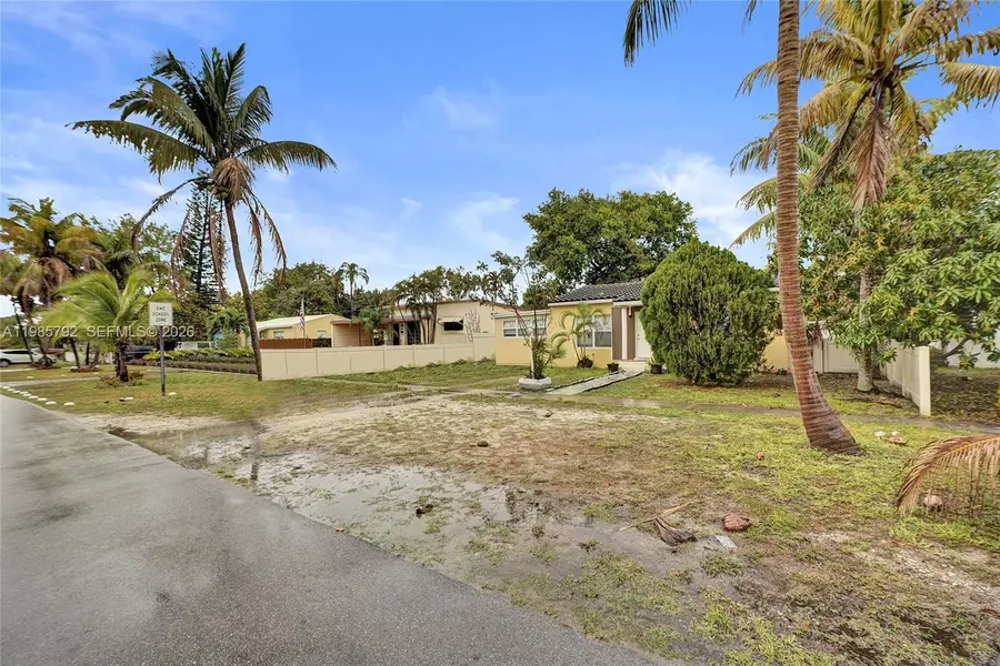 1675 NE 160th St, North Miami Beach, FL 33162 - #3