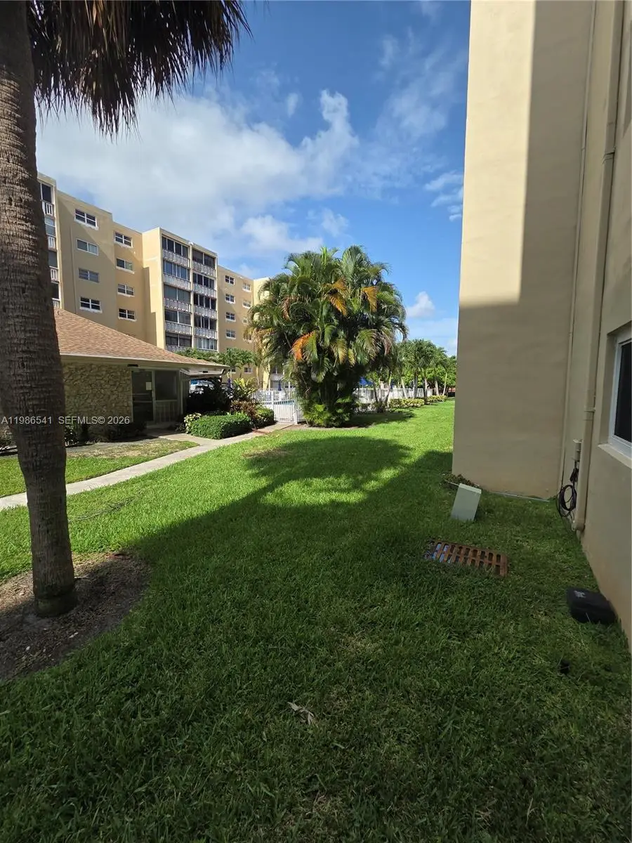 620 NE 12th Ave #101, Hallandale Beach, FL 33009 - #3